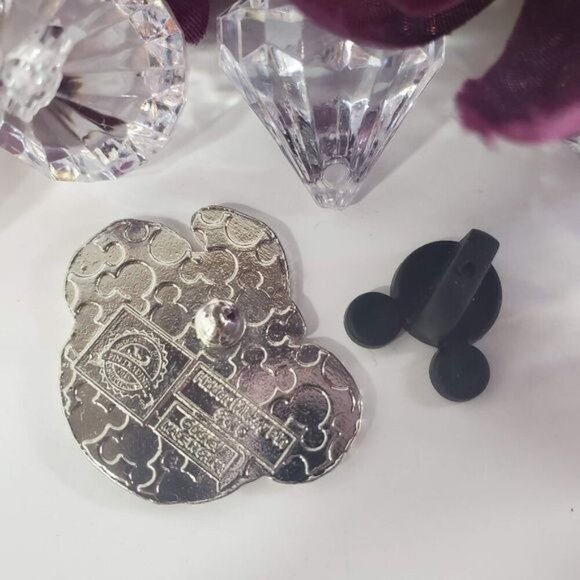 Disney Duffy Trading Pin Teddy Bear Dumbo Hat Hidden Mickey Lapel Pin Brooch - Picture 4 of 6